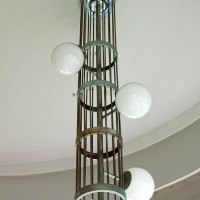 モダンデザインの階段室灯具