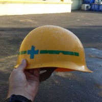 「岩手運輸倉庫（株）」と書かれたヘルメット01