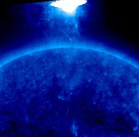 太陽観測衛星『SOHO』写真に巨大UFO！？「ついにヤツがきたか…」