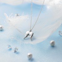 天使の羽のネックレス