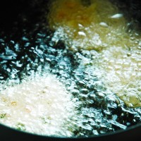 天ぷら粉を水に溶き5をくぐらせて中温の油でカラリと揚げたら出来上がりです。