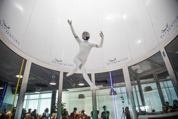 空中の三次元ダンス！世界インドアスカイダイビング選手権の妙技