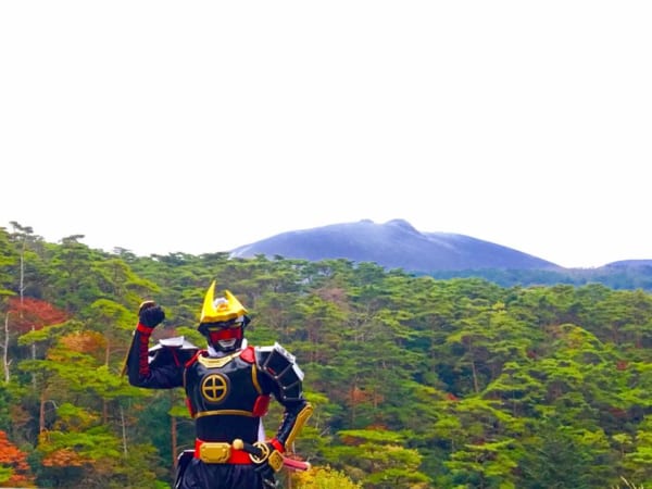 「霧島は元気やっど！」薩摩剣士隼人が拡散希望　新燃岳噴火以降の観光客減少を伝える