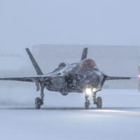 背部にドラッグシュートを装着したF-35（PHOTO：Lockheed Martin）