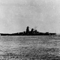 ブルネイを発つ武蔵（U.S. Naval History and Heritage Command Photograph）