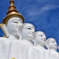 タイの仏像_斜めから見たところ