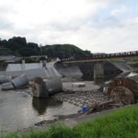水が引いた後の花月川橋梁