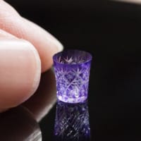 人気の高い紫のミニチュア切子グラス
