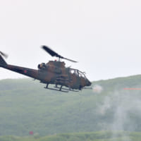 AH-1Sの20mm機関砲射撃