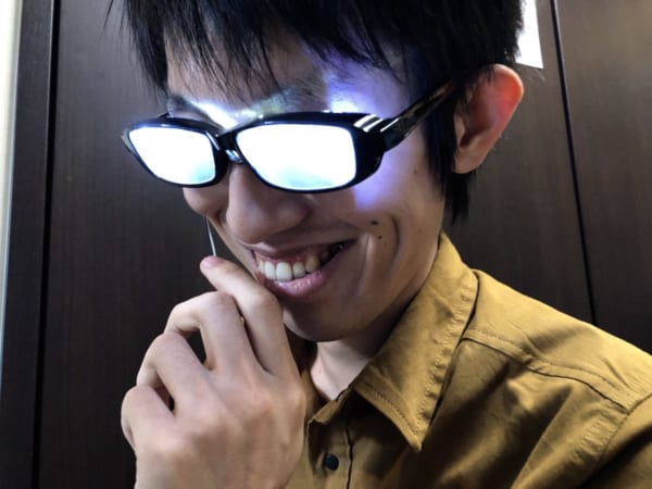 アニメキャラのメガネが光るあの場面 を再現できるメガネ爆誕 ガジェット通信 Getnews