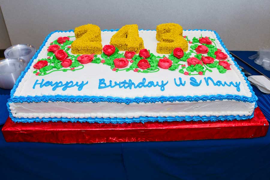 個性豊か！アメリカ海軍243回目の誕生日ケーキとその伝統