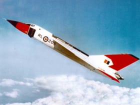 飛行するアブロCF-105アロー（Photo：RCAF）