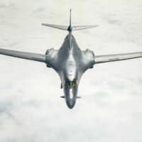 東シナ海上空を飛ぶB-1B（画像：USAF）