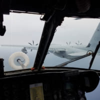 KC-130Jから空中給油を受けるMH-53E（画像：USMC）