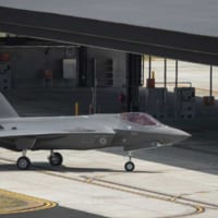 格納庫へ向かうF-35A（画像：オーストラリア国防省）