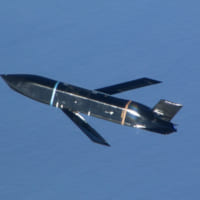飛行中のLRASM（画像：USAF）