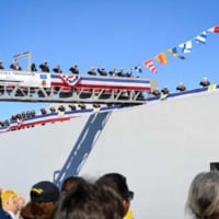 敬礼する乗組員（Image：アメリカ海軍）
