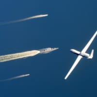 海洋で偵察・調査飛行するMQ-4Cトライトンの想像図（画像：Northrop Grumman）
