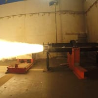 2019年4月に実施されたディープストライクのロケットモーター燃焼試験（Image：Raytheon）