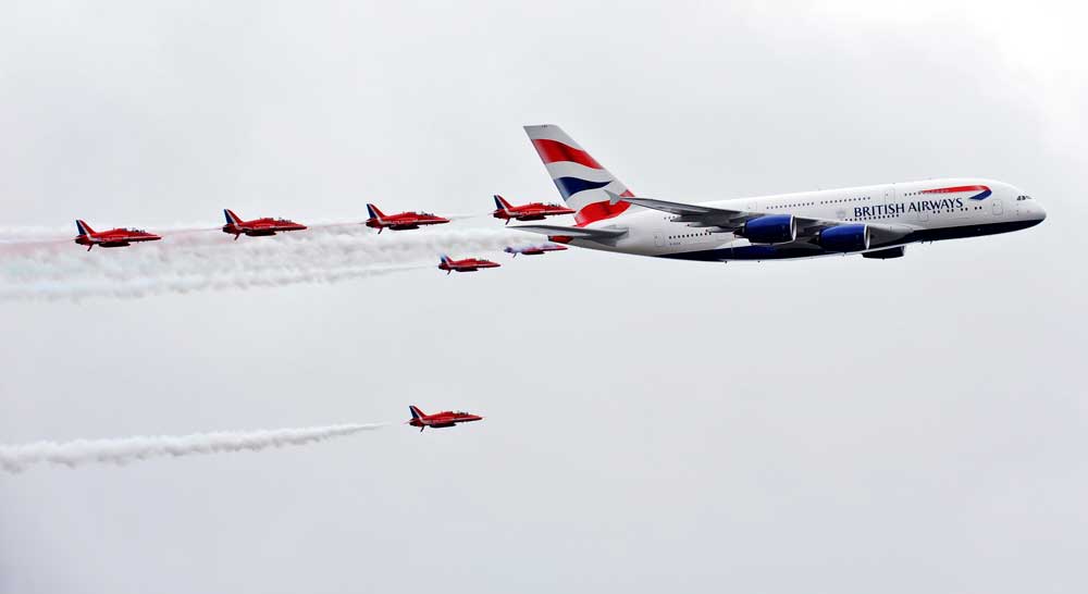 英国航空「レトロジェット」とイギリス空軍「レッドアローズ」が夢の共演