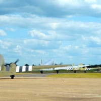 展示飛行に向かうDC-3とC-47（Image：Crown Copyright 2019）