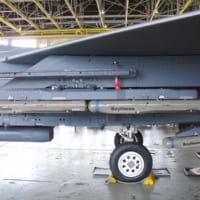 AIM-120の長さに4発装着可能（Image：USAF／Raytheon）