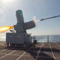 沿海域戦闘艦モンゴメリー（LCS-8）から発射されるRAM（Image：U.S.Navy）