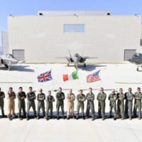3か国共同雨訓練に参加したイタリア、イギリス、アメリカのF-35とパイロット（Image：Aeronautica Militare）