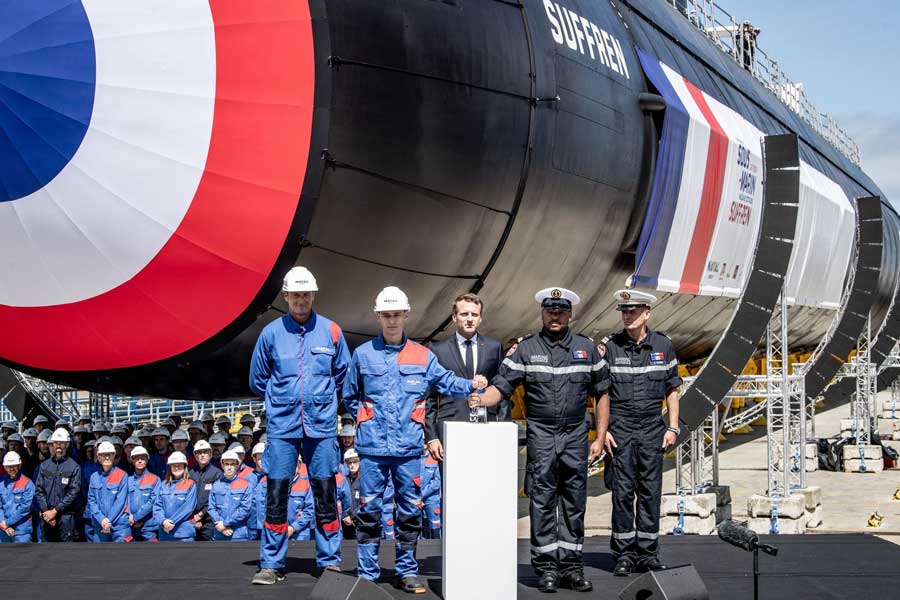 フランス海軍の新型原子力潜水艦シュフラン完成