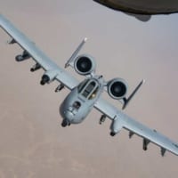 アフガニスタン上空で空中給油を受けるA-10（Image:USAF）