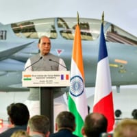 式典で挨拶するインドのシン国防大臣（Image：Dassault Aviation）