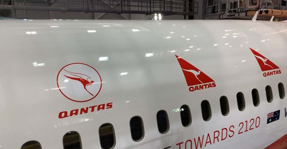 カンタス航空100周年記念特別塗装機が完成 | おたくま経済新聞
