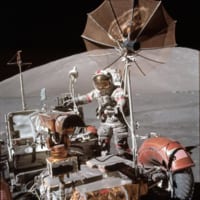 月面車とサーナン宇宙飛行士（Image：NASA）