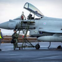 アイスランドのケプラヴィークに到着したイギリス空軍第1（F）飛行隊のパイロット（Image：RAF, Crown Copyright 2019）