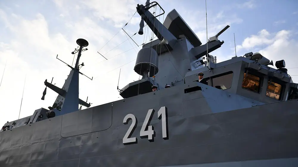 ポーランドの新型哨戒艦シュラザック 海軍創設年の記念日に就役