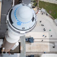 ロケット組み立て塔からロールアウトするスターライナー（Image：NASA）