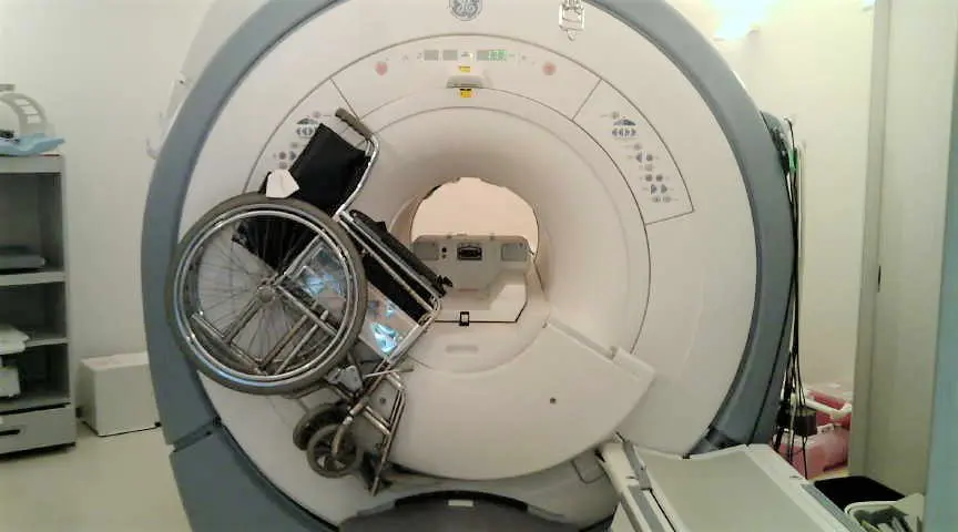 稼働中のMRIに普段の車いすを持ち込むと…貴重な実際のケースに騒然 | おたくま経済新聞
