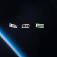 国際宇宙ステーションから射出されたCubeSat（Image：NASA）