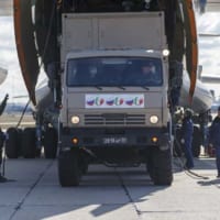 Il-76に搭載されるトラック（Image：ロシア国防省）