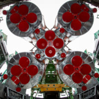 発射台に据え付けられる（Image：Roscosmos）