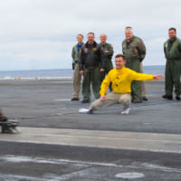 ブーツを射出（Image：U.S.Navy）