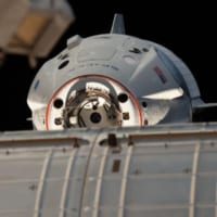 国際宇宙ステーションにドッキングする無人のクルードラゴン（Image：NASA）