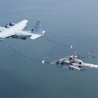 KC-130Jと空中給油試験を行うCH-53K（Image：U.S.Navy）