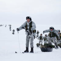 スキーでの移動（Image：ロシア国防省）
