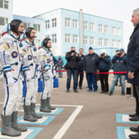 点呼を受けるソユーズMS-16クルー（Image：ロスコスモス）