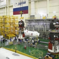 ソユーズMS-16（手前）とプログレスMS-14（奥）（Image：Roscosmos）