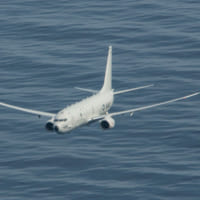 地中海で低空飛行するVP-4のP-8A（Image：U.S.Navy）