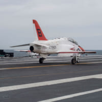 空母フォード2000回目の着艦となったケイド・ウォーリック中尉のT-45Cゴスホーク267号機（Image：U.S.Navy）