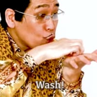 石鹸で手を綺麗に洗うピコ太郎（2）