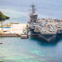 グアム島に係留されている空母セオドア・ルーズベルト（Image：U.S.Navy）